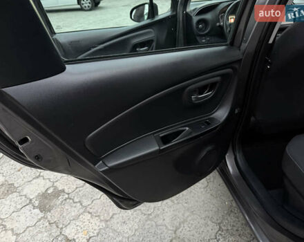 Сірий Тойота Яріс, об'ємом двигуна 1.5 л та пробігом 100 тис. км за 14999 $, фото 54 на Automoto.ua