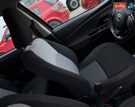 Сірий Тойота Яріс, об'ємом двигуна 1.5 л та пробігом 100 тис. км за 14999 $, фото 40 на Automoto.ua