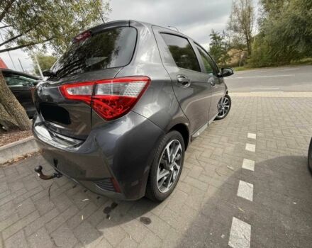 Серый Тойота Ярис, объемом двигателя 1 л и пробегом 43 тыс. км за 5600 $, фото 5 на Automoto.ua