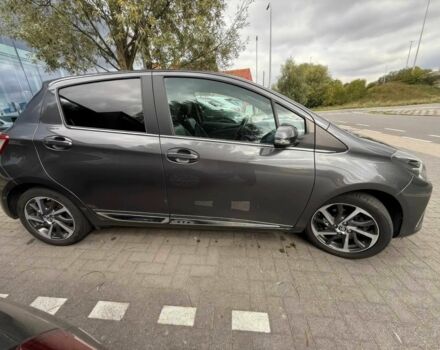 Серый Тойота Ярис, объемом двигателя 1 л и пробегом 43 тыс. км за 5600 $, фото 6 на Automoto.ua