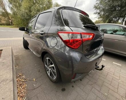 Серый Тойота Ярис, объемом двигателя 1 л и пробегом 43 тыс. км за 5600 $, фото 3 на Automoto.ua