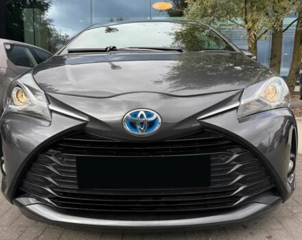 Серый Тойота Ярис, объемом двигателя 1 л и пробегом 43 тыс. км за 5600 $, фото 1 на Automoto.ua