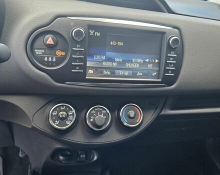 Сірий Тойота Яріс, об'ємом двигуна 1 л та пробігом 207 тис. км за 9950 $, фото 4 на Automoto.ua