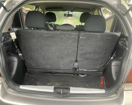 Сірий Тойота Яріс, об'ємом двигуна 1 л та пробігом 700 тис. км за 3500 $, фото 5 на Automoto.ua