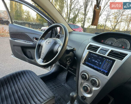 Серый Тойота Ярис, объемом двигателя 1.3 л и пробегом 181 тыс. км за 7300 $, фото 63 на Automoto.ua