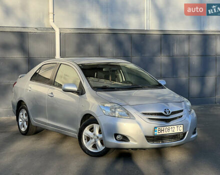 Серый Тойота Ярис, объемом двигателя 1.3 л и пробегом 181 тыс. км за 7300 $, фото 2 на Automoto.ua