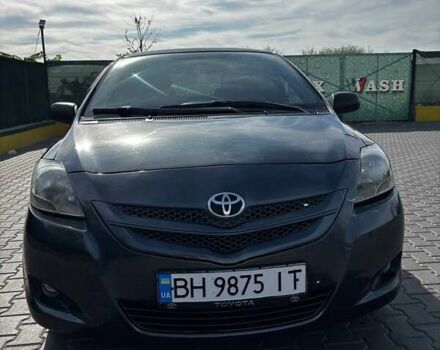 Серый Тойота Ярис, объемом двигателя 1.5 л и пробегом 250 тыс. км за 5800 $, фото 2 на Automoto.ua