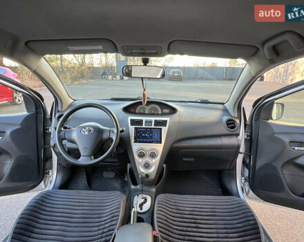 Серый Тойота Ярис, объемом двигателя 1.3 л и пробегом 181 тыс. км за 7300 $, фото 77 на Automoto.ua