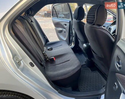 Серый Тойота Ярис, объемом двигателя 1.3 л и пробегом 181 тыс. км за 7300 $, фото 56 на Automoto.ua