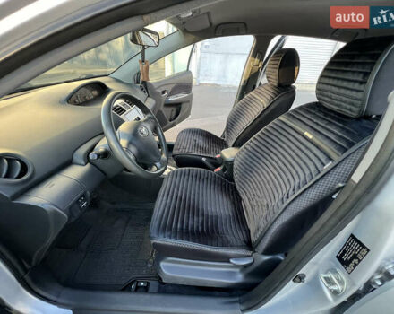 Серый Тойота Ярис, объемом двигателя 1.3 л и пробегом 181 тыс. км за 7300 $, фото 71 на Automoto.ua