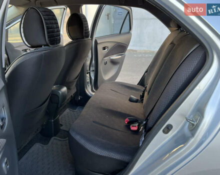 Серый Тойота Ярис, объемом двигателя 1.3 л и пробегом 181 тыс. км за 7300 $, фото 65 на Automoto.ua