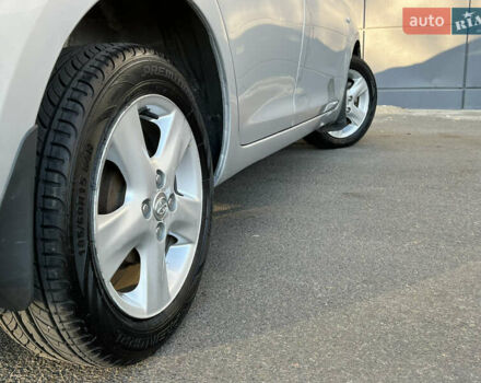 Серый Тойота Ярис, объемом двигателя 1.3 л и пробегом 181 тыс. км за 7300 $, фото 36 на Automoto.ua