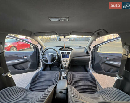 Серый Тойота Ярис, объемом двигателя 1.3 л и пробегом 181 тыс. км за 7300 $, фото 76 на Automoto.ua