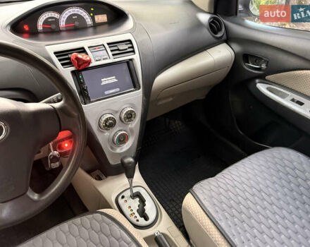 Серый Тойота Ярис, объемом двигателя 1.3 л и пробегом 195 тыс. км за 5700 $, фото 4 на Automoto.ua