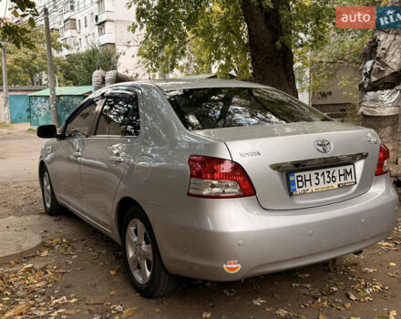 Серый Тойота Ярис, объемом двигателя 1.3 л и пробегом 195 тыс. км за 5700 $, фото 2 на Automoto.ua