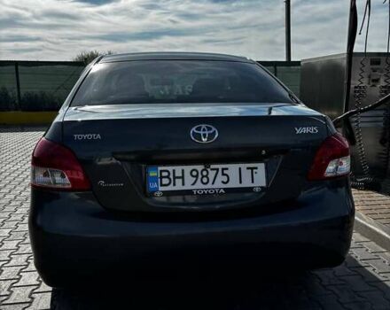Серый Тойота Ярис, объемом двигателя 1.5 л и пробегом 250 тыс. км за 5800 $, фото 1 на Automoto.ua