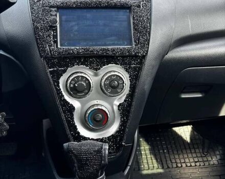 Серый Тойота Ярис, объемом двигателя 1.5 л и пробегом 250 тыс. км за 5800 $, фото 9 на Automoto.ua