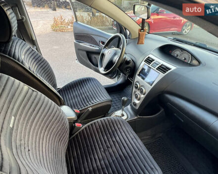 Серый Тойота Ярис, объемом двигателя 1.3 л и пробегом 181 тыс. км за 7300 $, фото 82 на Automoto.ua