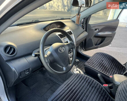 Серый Тойота Ярис, объемом двигателя 1.3 л и пробегом 181 тыс. км за 7300 $, фото 73 на Automoto.ua