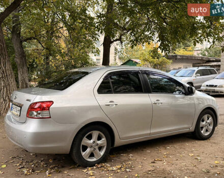 Серый Тойота Ярис, объемом двигателя 1.3 л и пробегом 195 тыс. км за 5700 $, фото 1 на Automoto.ua