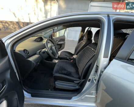 Серый Тойота Ярис, объемом двигателя 1.3 л и пробегом 181 тыс. км за 7300 $, фото 70 на Automoto.ua