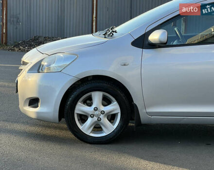 Серый Тойота Ярис, объемом двигателя 1.3 л и пробегом 181 тыс. км за 7300 $, фото 49 на Automoto.ua