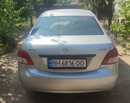 Серый Тойота Ярис, объемом двигателя 1.3 л и пробегом 200 тыс. км за 4800 $, фото 3 на Automoto.ua