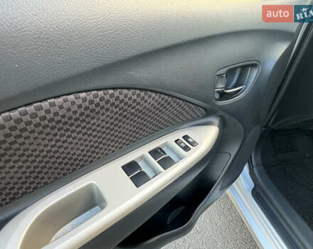 Серый Тойота Ярис, объемом двигателя 1.3 л и пробегом 181 тыс. км за 7300 $, фото 69 на Automoto.ua