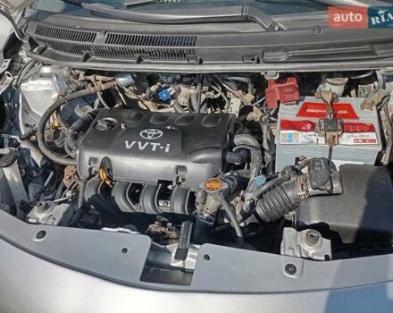 Серый Тойота Ярис, объемом двигателя 1.3 л и пробегом 270 тыс. км за 4750 $, фото 9 на Automoto.ua