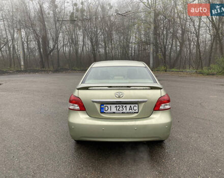 Серый Тойота Ярис, объемом двигателя 1.3 л и пробегом 243 тыс. км за 5300 $, фото 3 на Automoto.ua