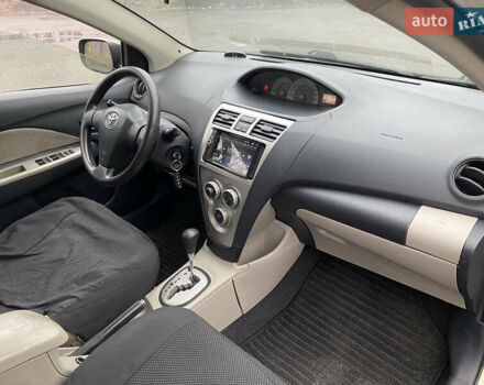 Серый Тойота Ярис, объемом двигателя 1.3 л и пробегом 243 тыс. км за 5300 $, фото 15 на Automoto.ua