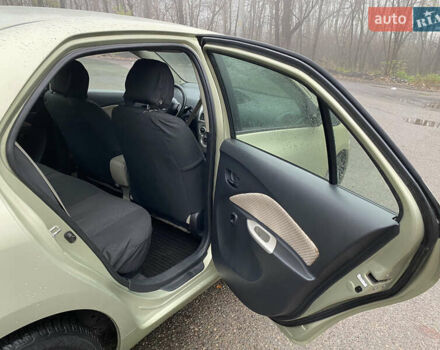 Серый Тойота Ярис, объемом двигателя 1.3 л и пробегом 243 тыс. км за 5300 $, фото 13 на Automoto.ua