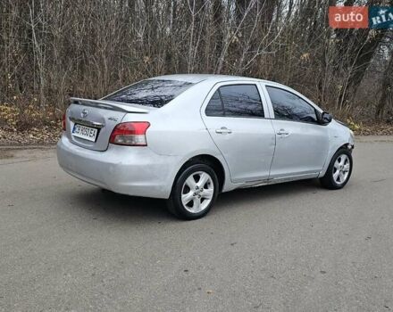 Серый Тойота Ярис, объемом двигателя 1.5 л и пробегом 200 тыс. км за 2900 $, фото 1 на Automoto.ua