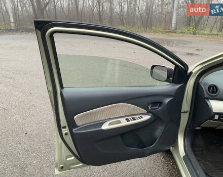 Серый Тойота Ярис, объемом двигателя 1.3 л и пробегом 243 тыс. км за 5300 $, фото 10 на Automoto.ua