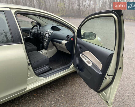 Серый Тойота Ярис, объемом двигателя 1.3 л и пробегом 243 тыс. км за 5300 $, фото 14 на Automoto.ua