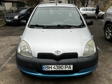Серый Тойота Ярис, объемом двигателя 1 л и пробегом 300 тыс. км за 2000 $, фото 1 на Automoto.ua