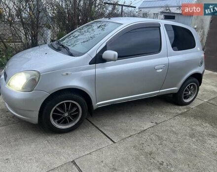 Серый Тойота Ярис, объемом двигателя 1 л и пробегом 250 тыс. км за 2150 $, фото 1 на Automoto.ua