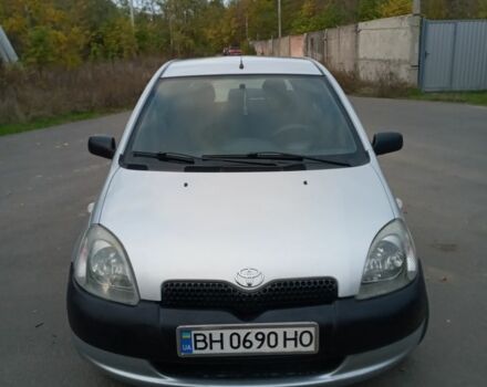 Серый Тойота Ярис, объемом двигателя 1 л и пробегом 186 тыс. км за 3500 $, фото 1 на Automoto.ua