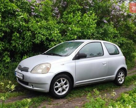 Серый Тойота Ярис, объемом двигателя 1.3 л и пробегом 199 тыс. км за 3500 $, фото 1 на Automoto.ua