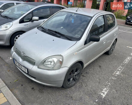 Серый Тойота Ярис, объемом двигателя 1.3 л и пробегом 236 тыс. км за 2700 $, фото 1 на Automoto.ua