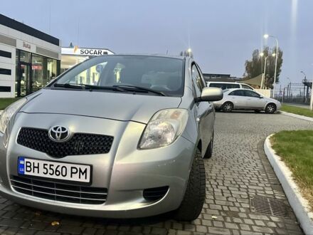 Серый Тойота Ярис, объемом двигателя 1.3 л и пробегом 198 тыс. км за 4444 $, фото 1 на Automoto.ua