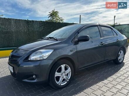 Сірий Тойота Яріс, об'ємом двигуна 1.5 л та пробігом 250 тис. км за 5800 $, фото 1 на Automoto.ua