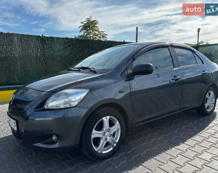Сірий Тойота Яріс, об'ємом двигуна 1.5 л та пробігом 250 тис. км за 5800 $, фото 1 на Automoto.ua