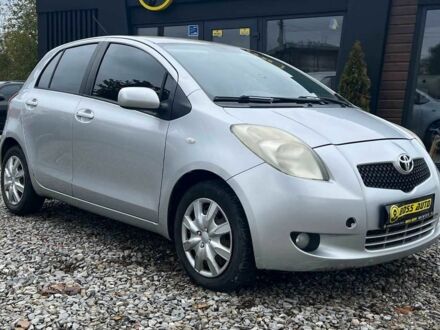 Серый Тойота Ярис, объемом двигателя 1.3 л и пробегом 194 тыс. км за 4800 $, фото 1 на Automoto.ua