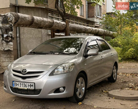 Сірий Тойота Яріс, об'ємом двигуна 1.3 л та пробігом 195 тис. км за 5700 $, фото 1 на Automoto.ua