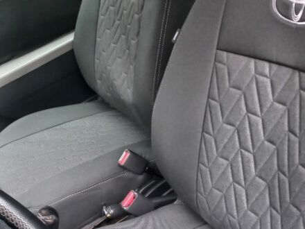 Серый Тойота Ярис, объемом двигателя 1.4 л и пробегом 240 тыс. км за 4900 $, фото 1 на Automoto.ua