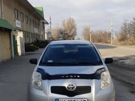 Серый Тойота Ярис, объемом двигателя 1 л и пробегом 174 тыс. км за 4900 $, фото 1 на Automoto.ua