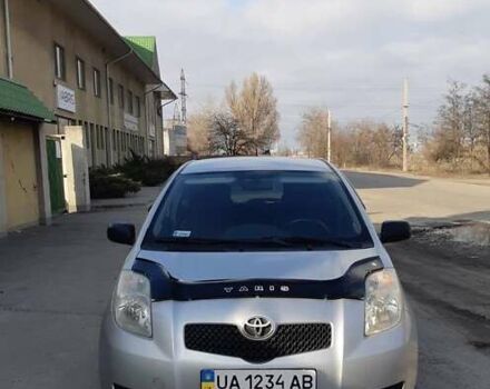 Серый Тойота Ярис, объемом двигателя 1 л и пробегом 174 тыс. км за 4900 $, фото 1 на Automoto.ua