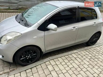 Серый Тойота Ярис, объемом двигателя 1.4 л и пробегом 190 тыс. км за 5800 $, фото 1 на Automoto.ua