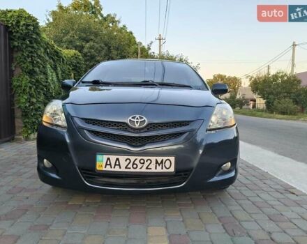 Серый Тойота Ярис, объемом двигателя 1.3 л и пробегом 215 тыс. км за 5800 $, фото 1 на Automoto.ua